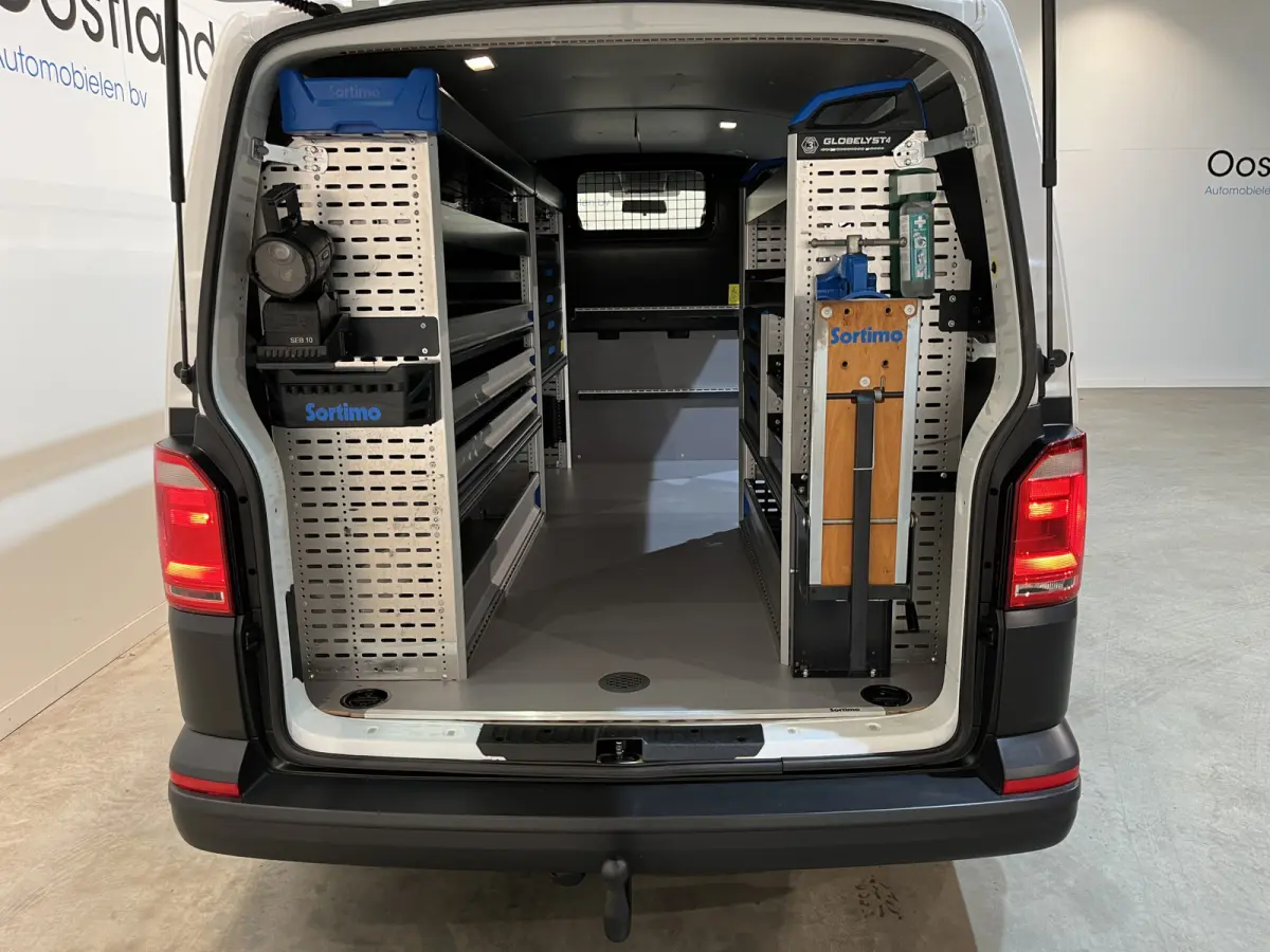 2.0 TDI L2H1 4Motion 4X4 150 PK / Servicebus / Sortimo Inrichting / Euro 6 / Airco / Camera / Trekhaak / Cruise Control / Navigatie / Klep / Imperiaal