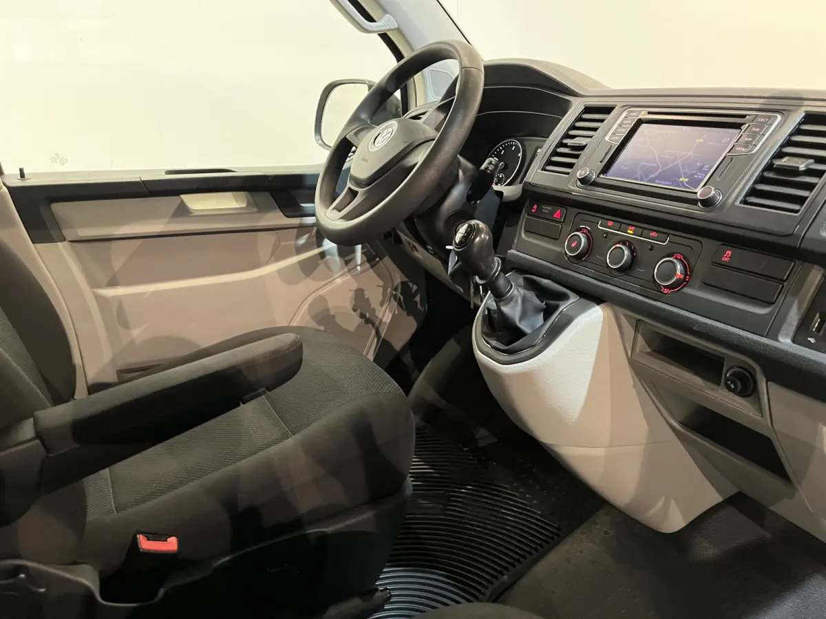 2.0 TDI L2H1 4Motion 4X4 150 PK / Servicebus / Sortimo Inrichting / Euro 6 / Airco / Camera / Trekhaak / Cruise Control / Navigatie / Klep / Imperiaal