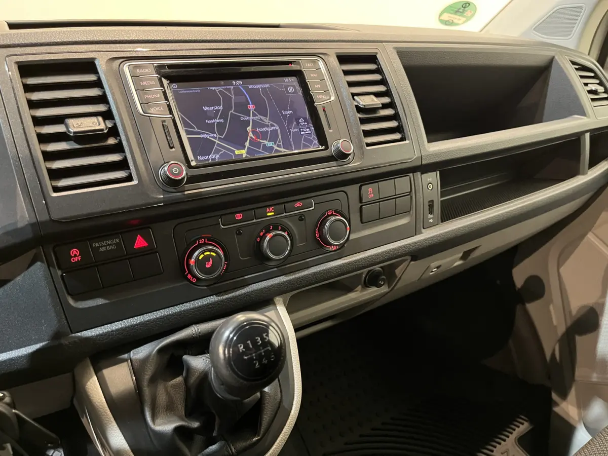 2.0 TDI L2H1 4Motion 4X4 150 PK / Servicebus / Sortimo Inrichting / Euro 6 / Airco / Camera / Trekhaak / Cruise Control / Navigatie / Klep / Imperiaal
