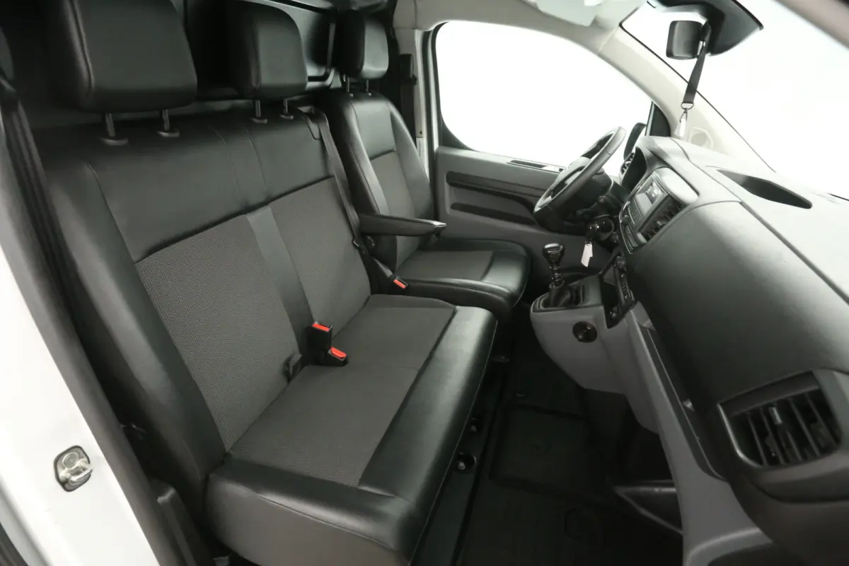 CDTI L3H1 | Airco | Cruise | 3 Zits | Parkeersensoren | Kasten
