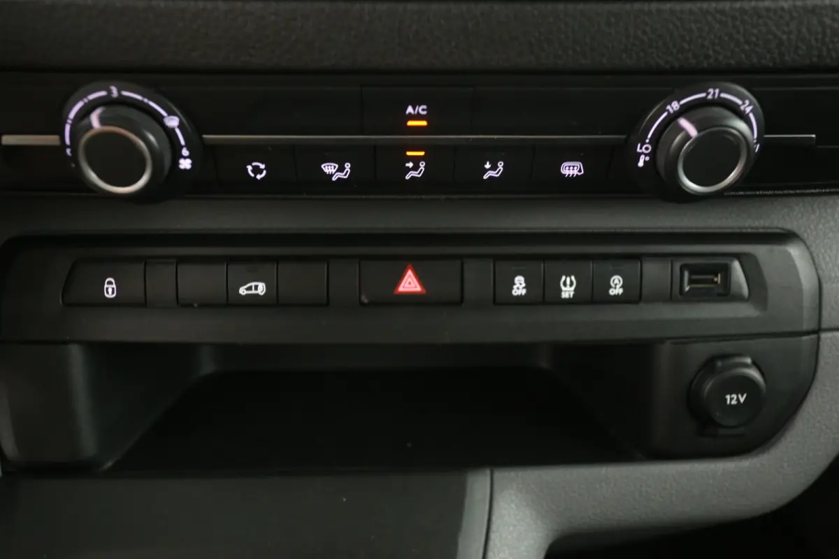 CDTI L3H1 | Airco | Cruise | 3 Zits | Parkeersensoren | Kasten