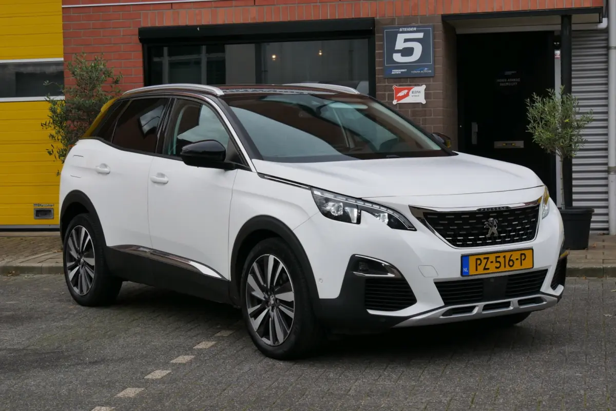 1.2 PureTech Blue Lease Premium nieuwe distri. 360cam. navi.