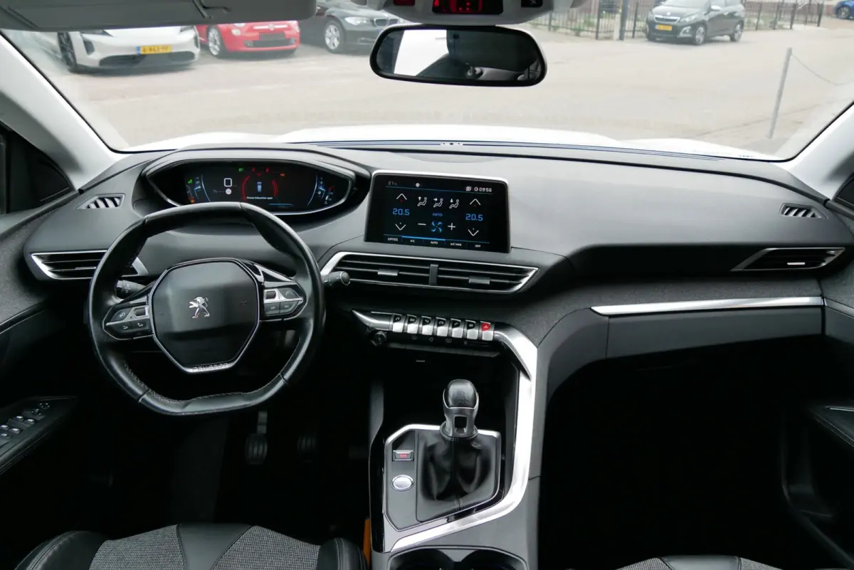 1.2 PureTech Blue Lease Premium nieuwe distri. 360cam. navi.