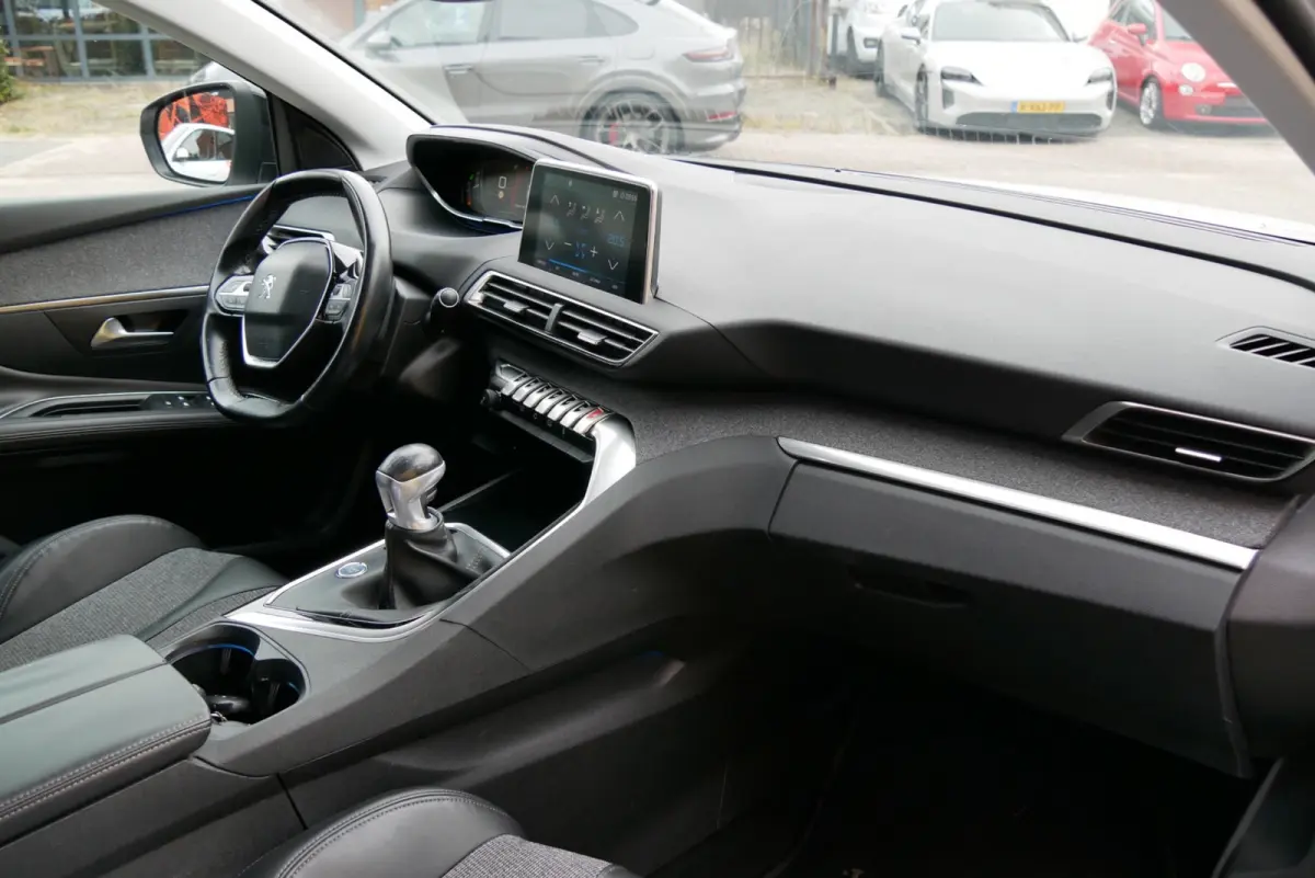 1.2 PureTech Blue Lease Premium nieuwe distri. 360cam. navi.
