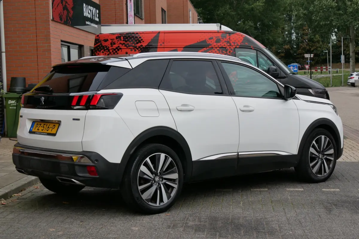 1.2 PureTech Blue Lease Premium nieuwe distri. 360cam. navi.