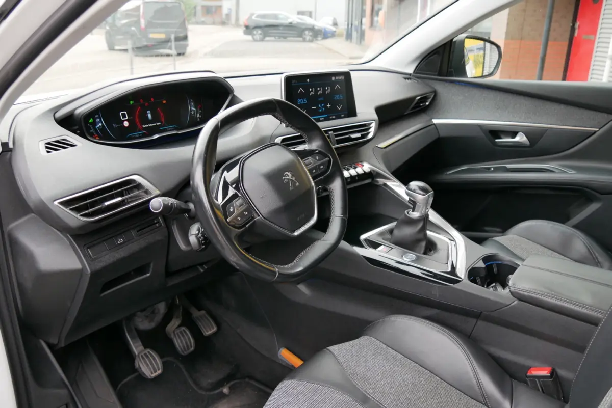1.2 PureTech Blue Lease Premium nieuwe distri. 360cam. navi.