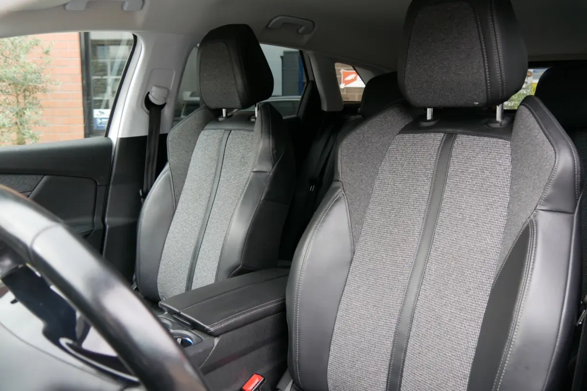 1.2 PureTech Blue Lease Premium nieuwe distri. 360cam. navi.