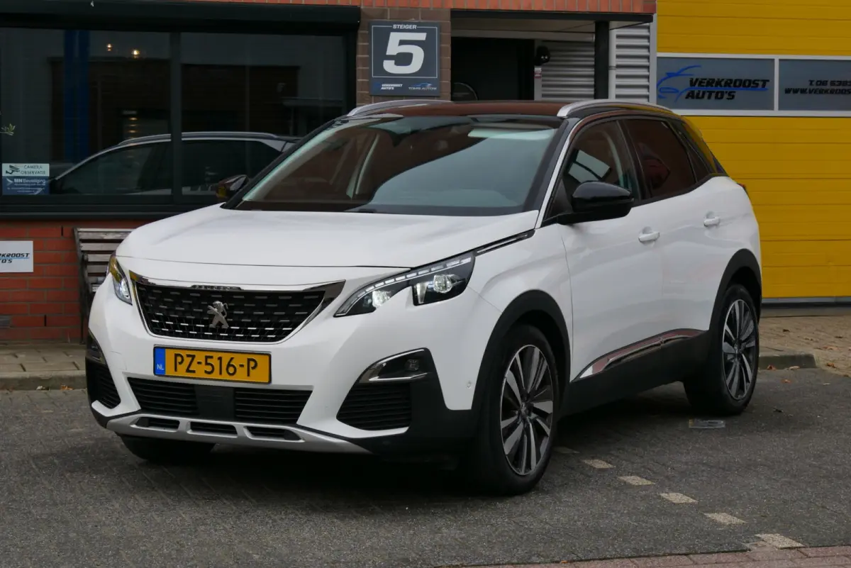 1.2 PureTech Blue Lease Premium nieuwe distri. 360cam. navi.