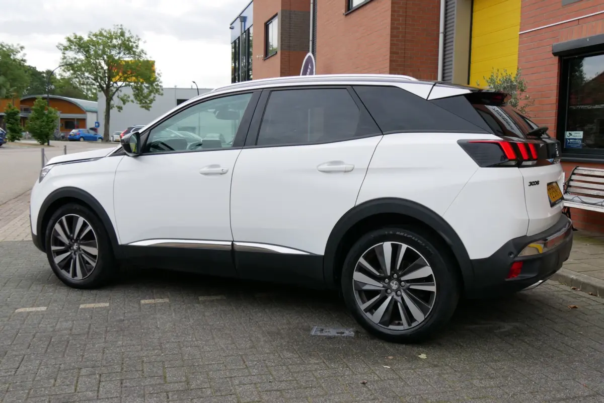 1.2 PureTech Blue Lease Premium nieuwe distri. 360cam. navi.