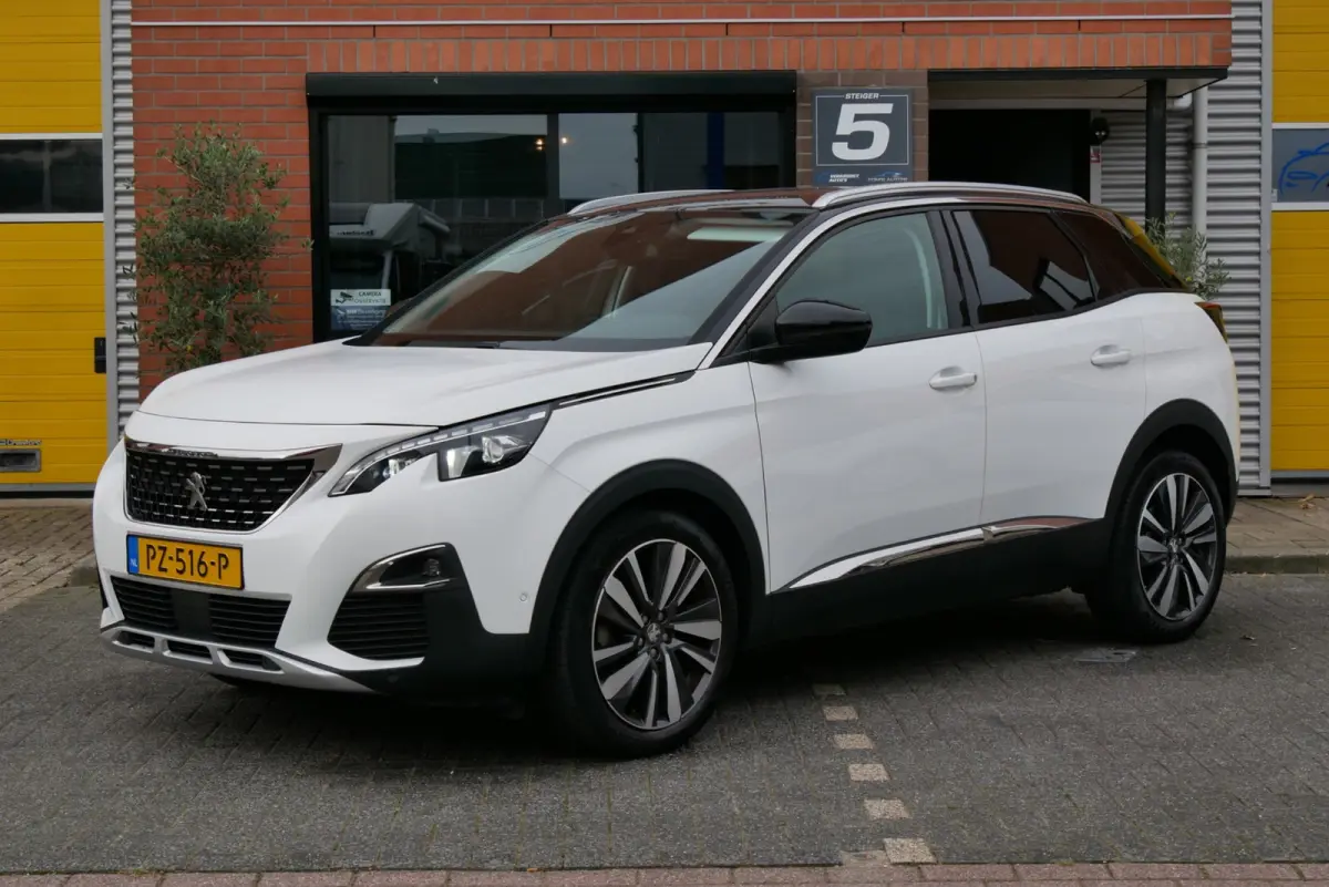 1.2 PureTech Blue Lease Premium nieuwe distri. 360cam. navi.