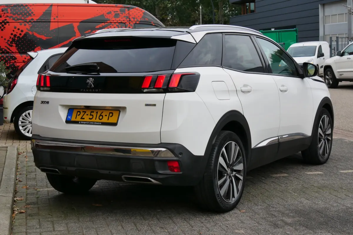 1.2 PureTech Blue Lease Premium nieuwe distri. 360cam. navi.