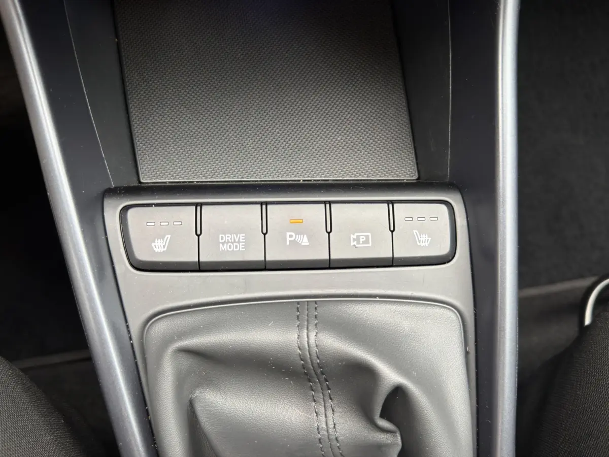 1.0 T-GDI 100pk Premium | Carplay | Climate control | Cruise control | Stoel/stuurverwarming | Camera | Parkeersensoren | DAB | Premium Audio | Lichtmetalen velgen | Navigatie