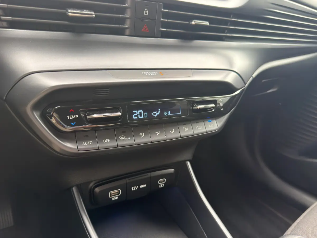 1.0 T-GDI 100pk Premium | Carplay | Climate control | Cruise control | Stoel/stuurverwarming | Camera | Parkeersensoren | DAB | Premium Audio | Lichtmetalen velgen | Navigatie