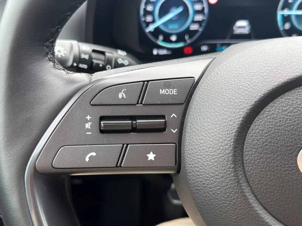 1.0 T-GDI 100pk Premium | Carplay | Climate control | Cruise control | Stoel/stuurverwarming | Camera | Parkeersensoren | DAB | Premium Audio | Lichtmetalen velgen | Navigatie