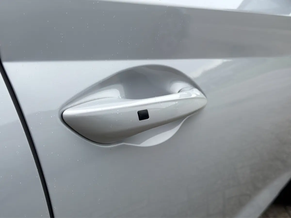 1.0 T-GDI 100pk Premium | Carplay | Climate control | Cruise control | Stoel/stuurverwarming | Camera | Parkeersensoren | DAB | Premium Audio | Lichtmetalen velgen | Navigatie