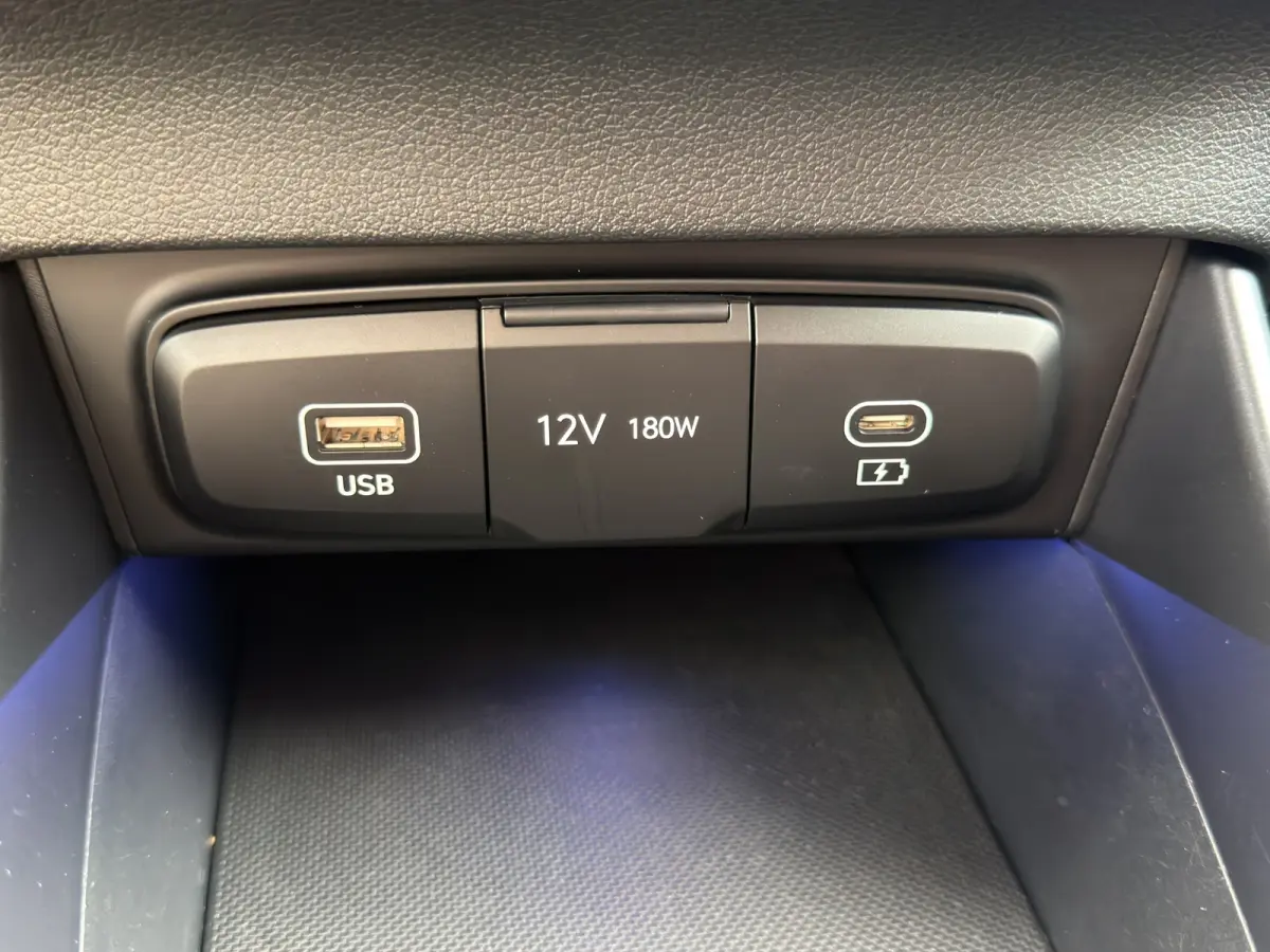 1.0 T-GDI 100pk Premium | Carplay | Climate control | Cruise control | Stoel/stuurverwarming | Camera | Parkeersensoren | DAB | Premium Audio | Lichtmetalen velgen | Navigatie