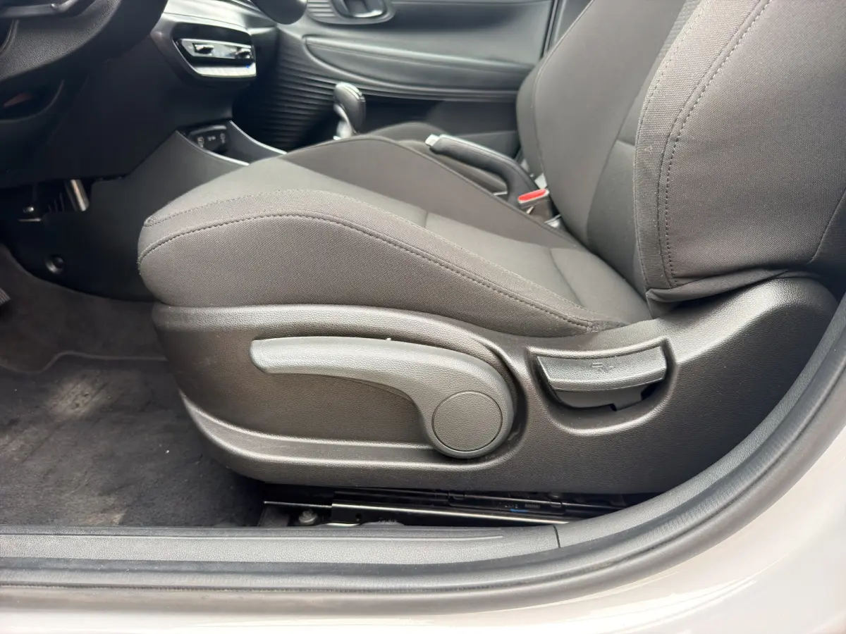 1.0 T-GDI 100pk Premium | Carplay | Climate control | Cruise control | Stoel/stuurverwarming | Camera | Parkeersensoren | DAB | Premium Audio | Lichtmetalen velgen | Navigatie