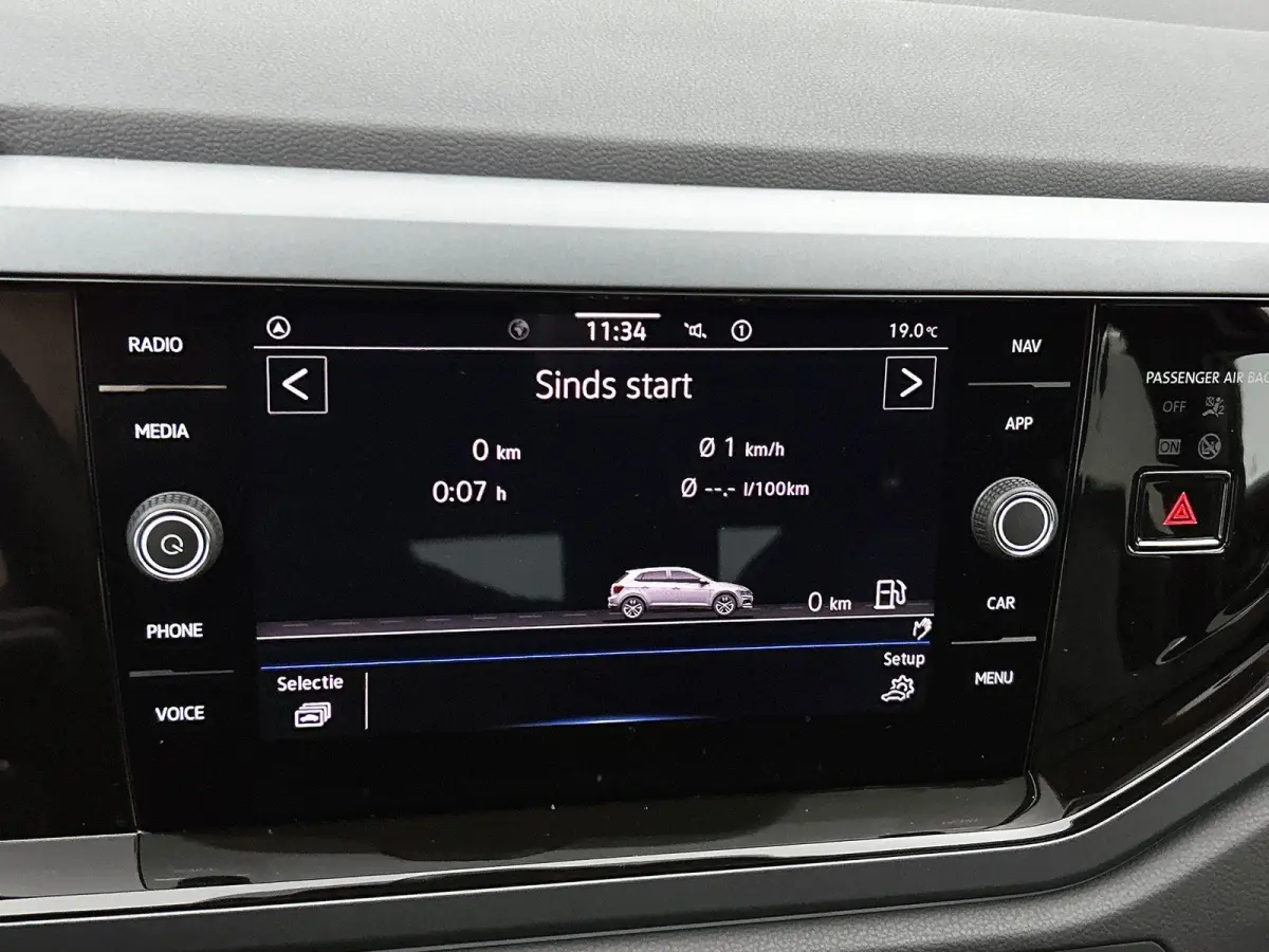 1.0 TSI R-Line Edition 95 PK Automaat | Panoramadak | Volkswagen Soundsystem | Climate control | Apple Carplay draadloos | IQ Ligths | Camera | 17" Lichtmetalen velgen | Android Auto draadlo