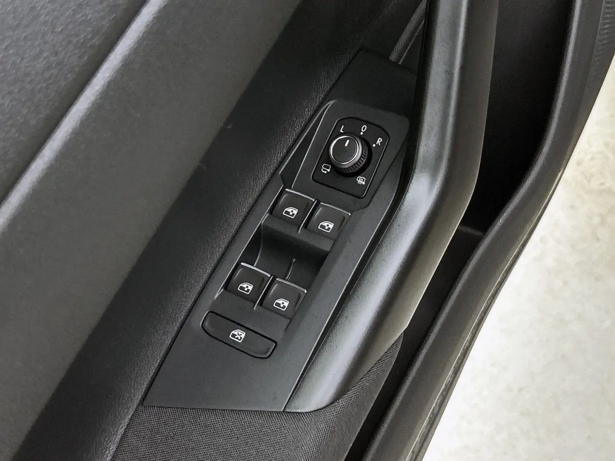 1.0 TSI R-Line Edition 95 PK Automaat | Panoramadak | Volkswagen Soundsystem | Climate control | Apple Carplay draadloos | IQ Ligths | Camera | 17" Lichtmetalen velgen | Android Auto draadlo