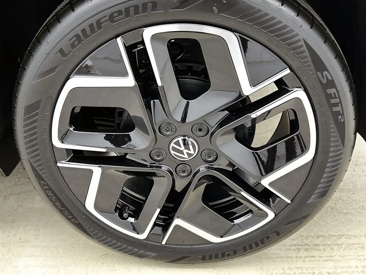 1.0 TSI R-Line Edition 95 PK Automaat | Panoramadak | Volkswagen Soundsystem | Climate control | Apple Carplay draadloos | IQ Ligths | Camera | 17" Lichtmetalen velgen | Android Auto draadlo