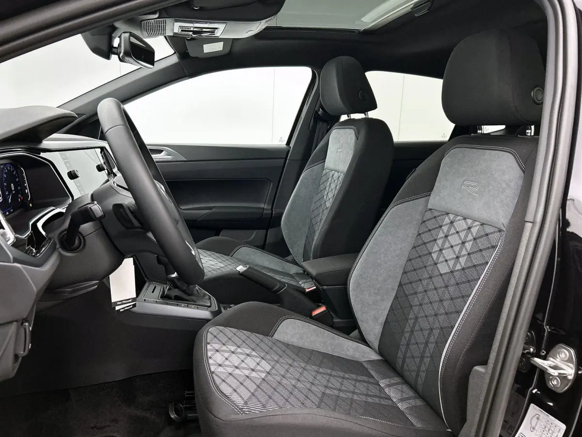 1.0 TSI R-Line Edition 95 PK Automaat | Panoramadak | Volkswagen Soundsystem | Climate control | Apple Carplay draadloos | IQ Ligths | Camera | 17" Lichtmetalen velgen | Android Auto draadlo