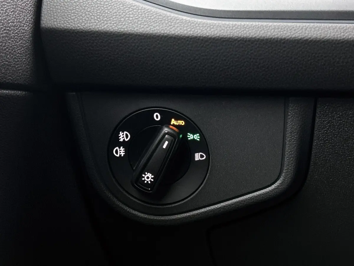 1.0 TSI R-Line Edition 95 PK Automaat | Panoramadak | Volkswagen Soundsystem | Climate control | Apple Carplay draadloos | IQ Ligths | Camera | 17" Lichtmetalen velgen | Android Auto draadlo