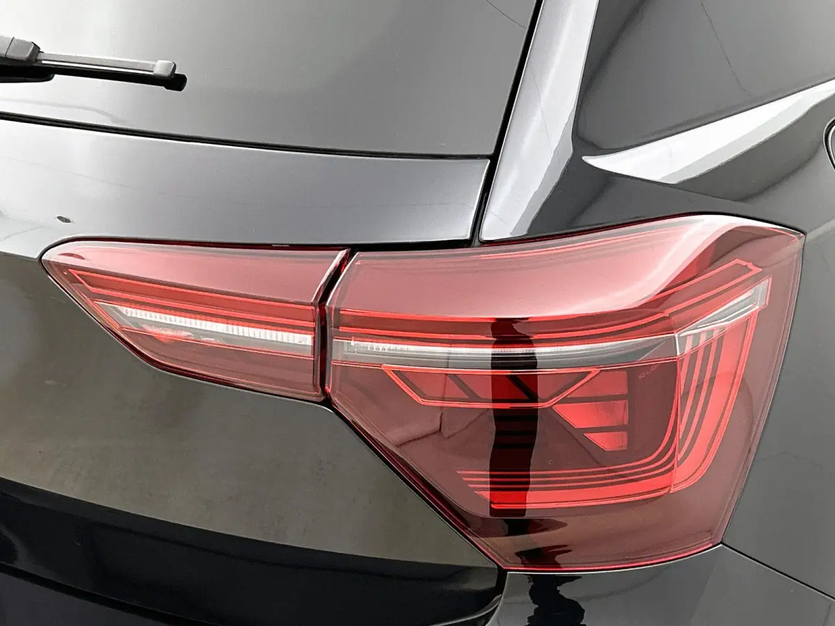 1.0 TSI R-Line Edition 95 PK Automaat | Panoramadak | Volkswagen Soundsystem | Climate control | Apple Carplay draadloos | IQ Ligths | Camera | 17" Lichtmetalen velgen | Android Auto draadlo