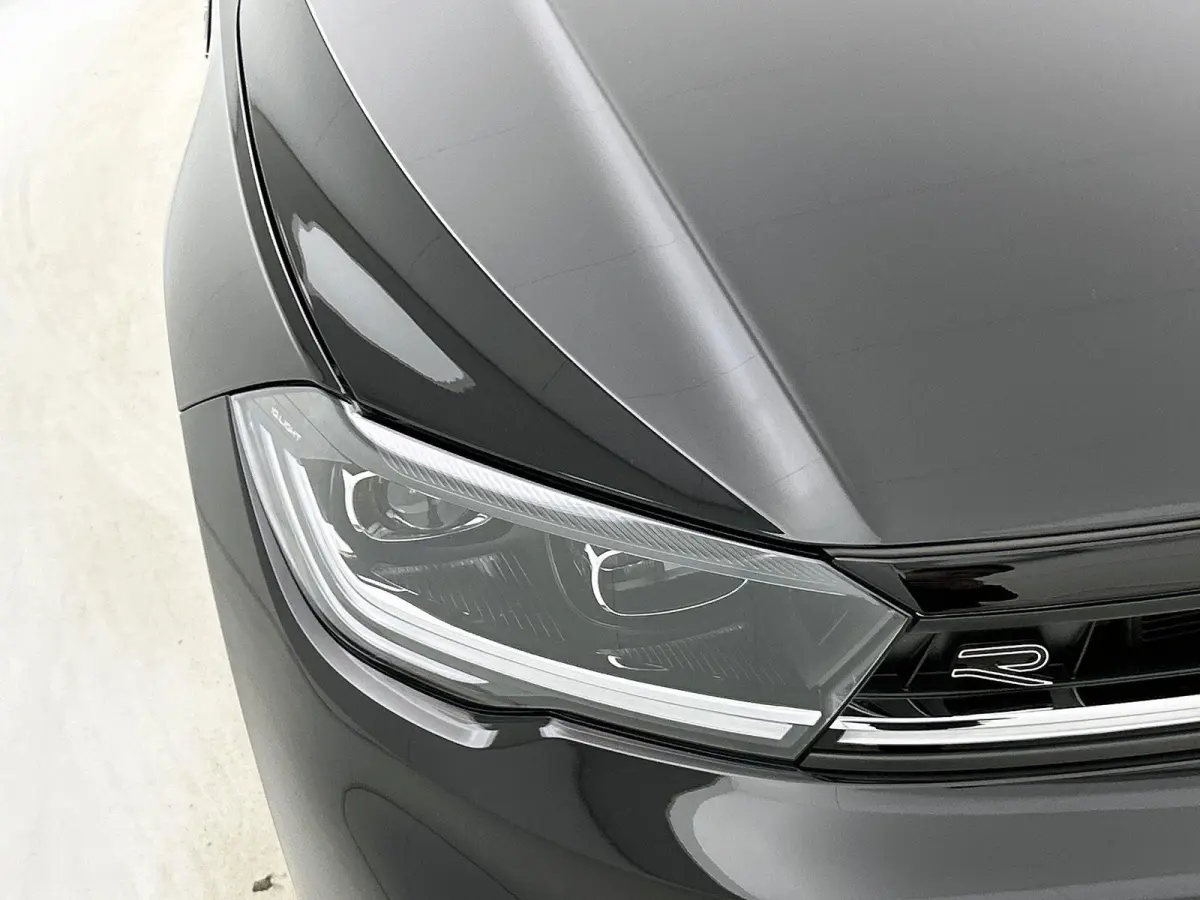 1.0 TSI R-Line Edition 95 PK Automaat | Panoramadak | Volkswagen Soundsystem | Climate control | Apple Carplay draadloos | IQ Ligths | Camera | 17" Lichtmetalen velgen | Android Auto draadlo