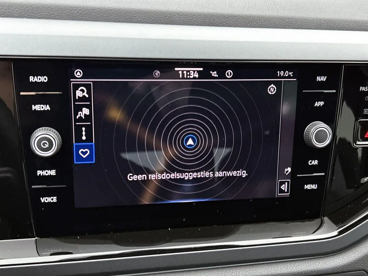 1.0 TSI R-Line Edition 95 PK Automaat | Panoramadak | Volkswagen Soundsystem | Climate control | Apple Carplay draadloos | IQ Ligths | Camera | 17" Lichtmetalen velgen | Android Auto draadlo