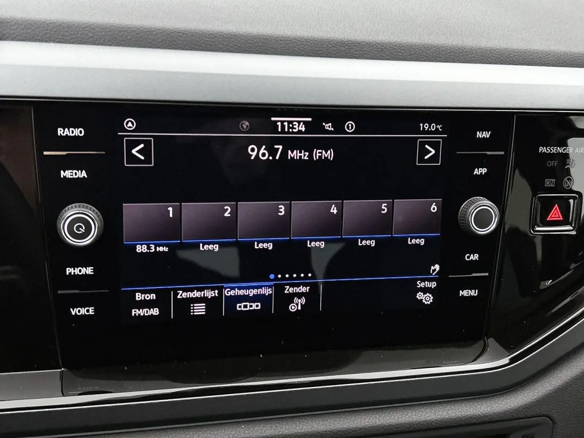 1.0 TSI R-Line Edition 95 PK Automaat | Panoramadak | Volkswagen Soundsystem | Climate control | Apple Carplay draadloos | IQ Ligths | Camera | 17" Lichtmetalen velgen | Android Auto draadlo