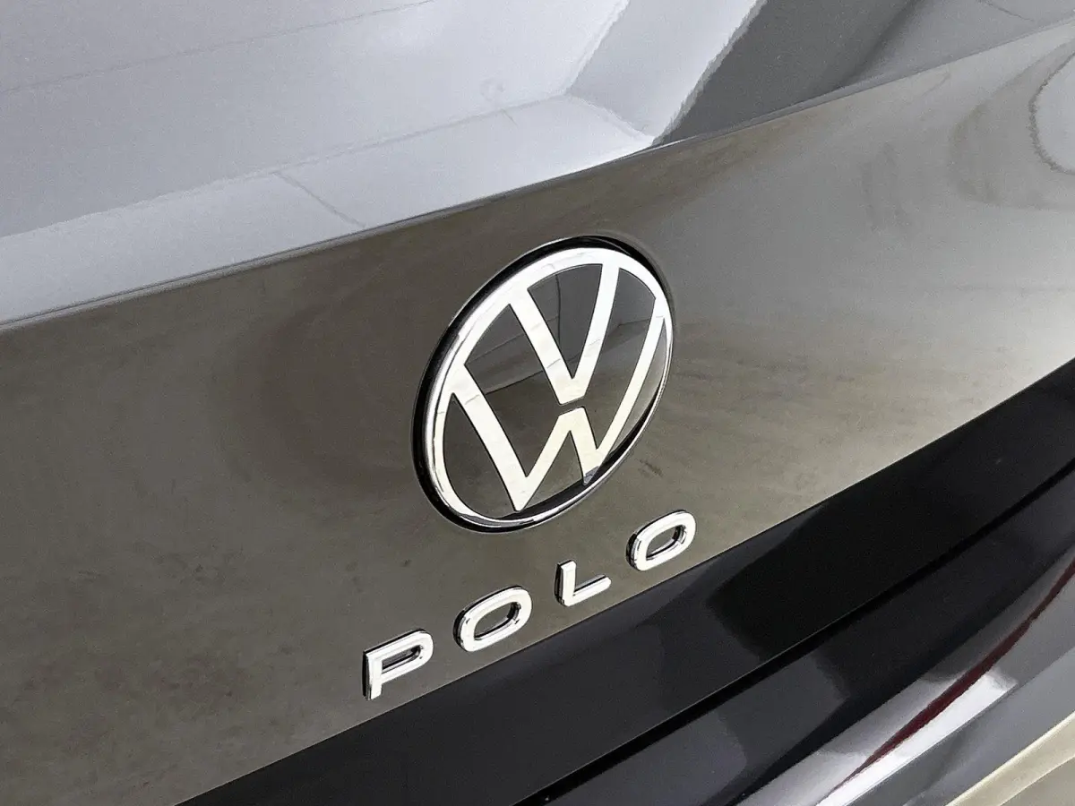 1.0 TSI R-Line Edition 95 PK Automaat | Panoramadak | Volkswagen Soundsystem | Climate control | Apple Carplay draadloos | IQ Ligths | Camera | 17" Lichtmetalen velgen | Android Auto draadlo