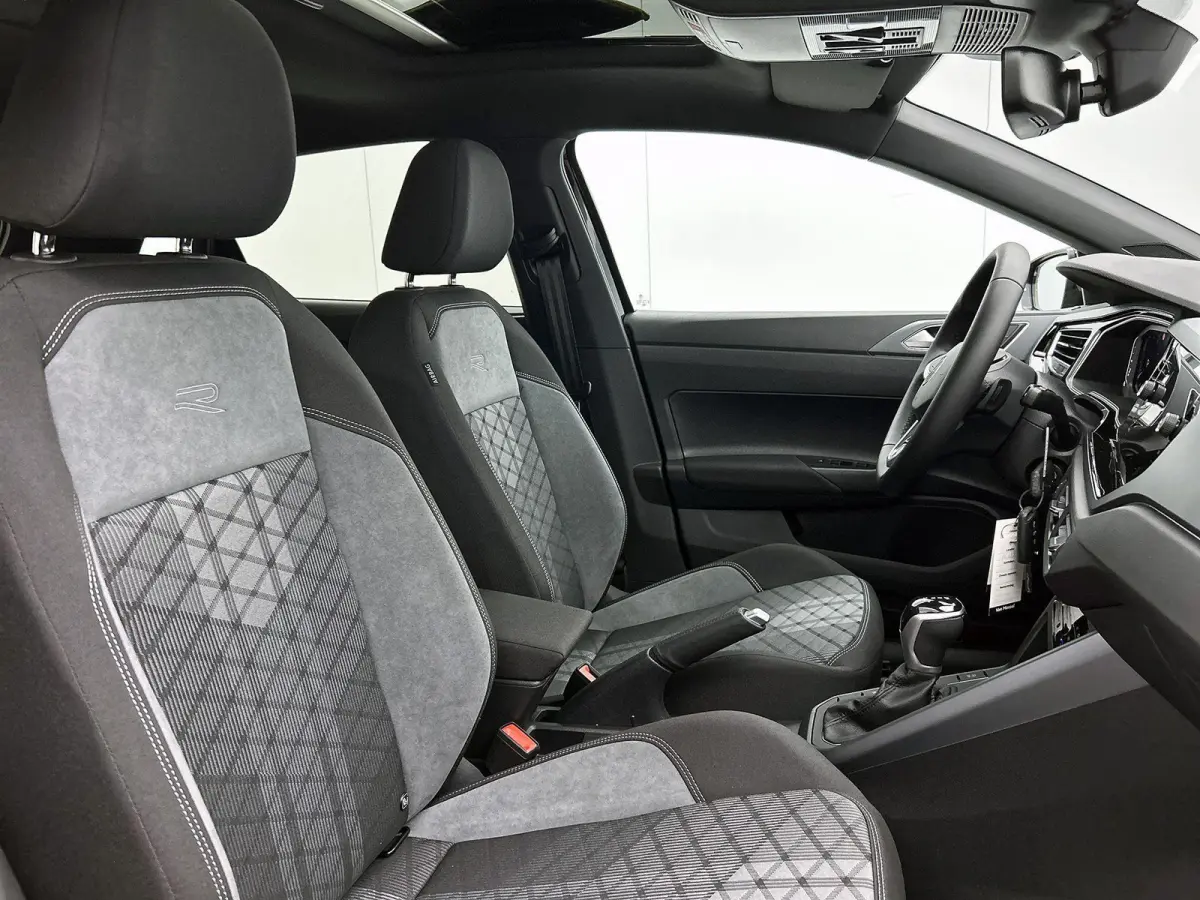 1.0 TSI R-Line Edition 95 PK Automaat | Panoramadak | Volkswagen Soundsystem | Climate control | Apple Carplay draadloos | IQ Ligths | Camera | 17" Lichtmetalen velgen | Android Auto draadlo