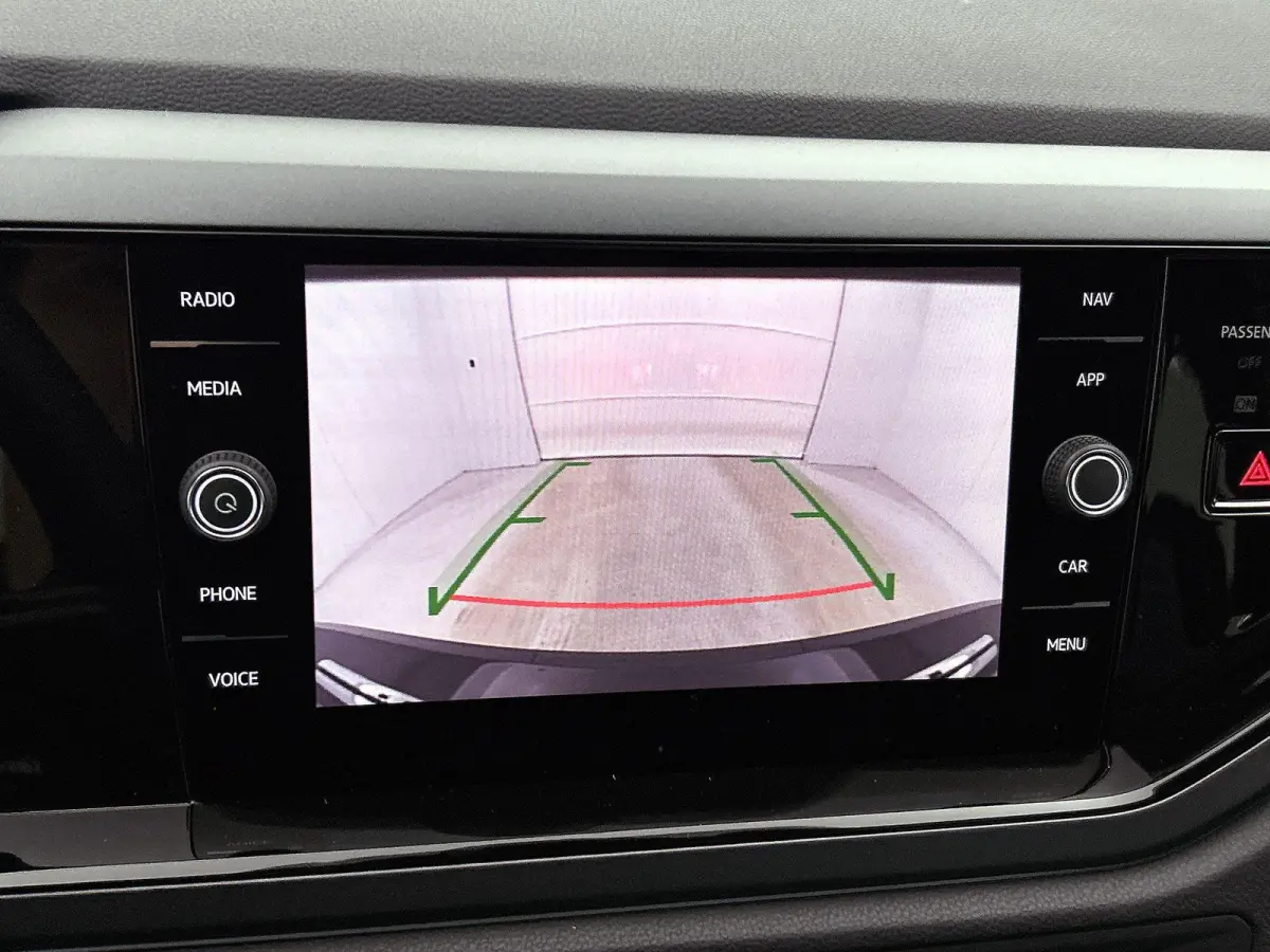 1.0 TSI R-Line Edition 95 PK Automaat | Panoramadak | Volkswagen Soundsystem | Climate control | Apple Carplay draadloos | IQ Ligths | Camera | 17" Lichtmetalen velgen | Android Auto draadlo