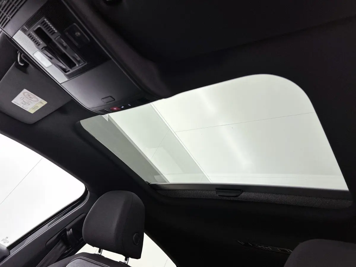 1.0 TSI R-Line Edition 95 PK Automaat | Panoramadak | Volkswagen Soundsystem | Climate control | Apple Carplay draadloos | IQ Ligths | Camera | 17" Lichtmetalen velgen | Android Auto draadlo