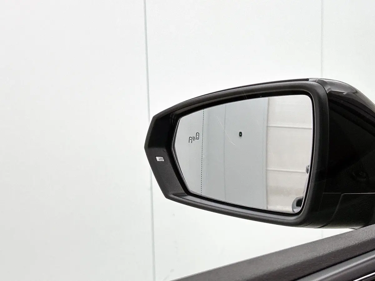 1.0 TSI R-Line Edition 95 PK Automaat | Panoramadak | Volkswagen Soundsystem | Climate control | Apple Carplay draadloos | IQ Ligths | Camera | 17" Lichtmetalen velgen | Android Auto draadlo