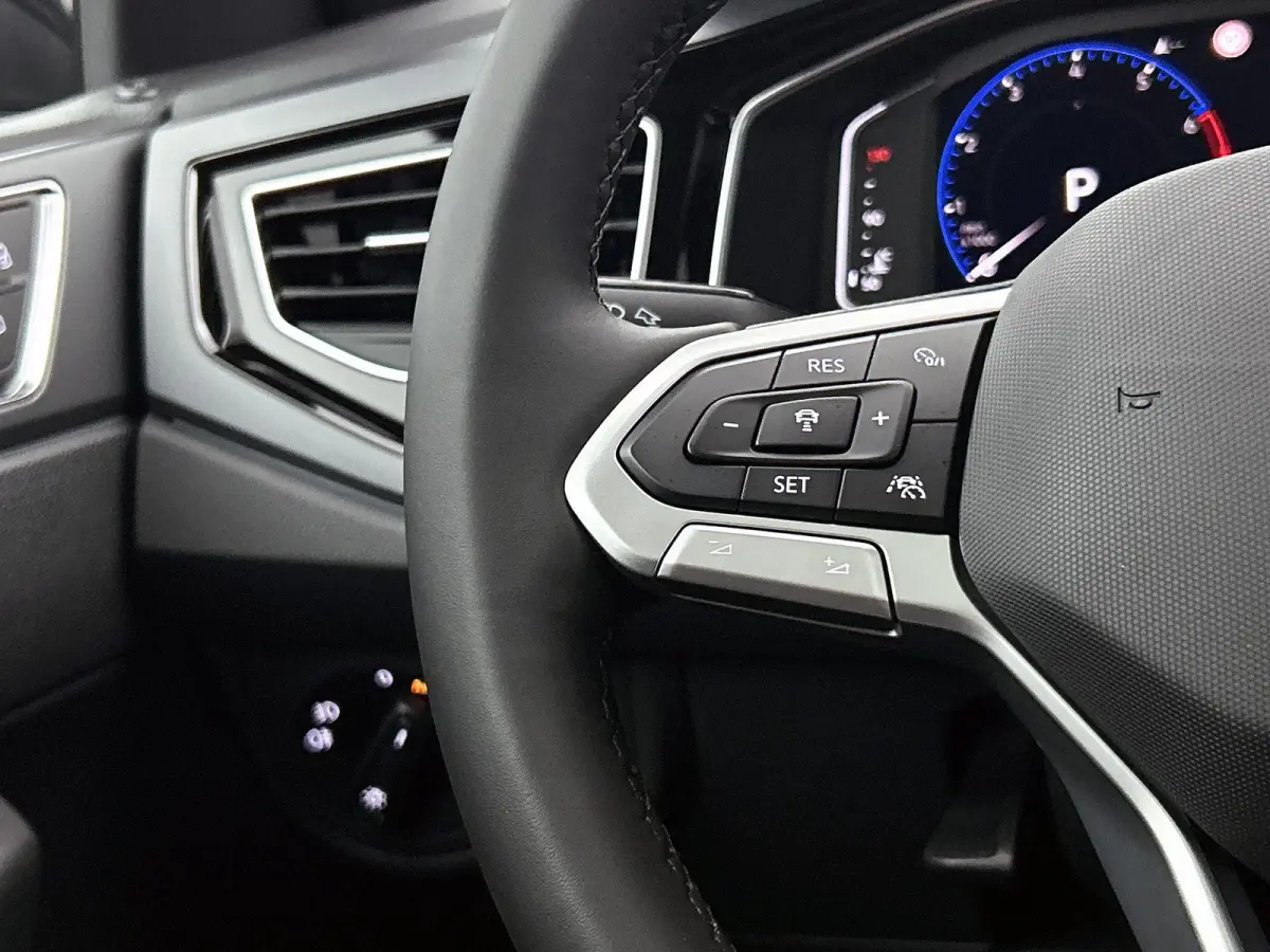 1.0 TSI R-Line Edition 95 PK Automaat | Panoramadak | Volkswagen Soundsystem | Climate control | Apple Carplay draadloos | IQ Ligths | Camera | 17" Lichtmetalen velgen | Android Auto draadlo