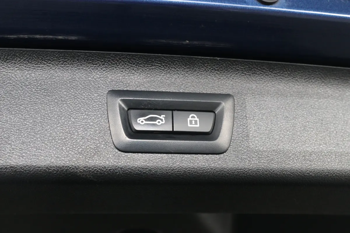 530e xDrive High Executive | Dealer Onderhouden | Elektr Stoel + Mem | Stoelventilatie | Trekhaak Elektrisch | Lederen bekleding | Comfort Stoelen | 360 Camera