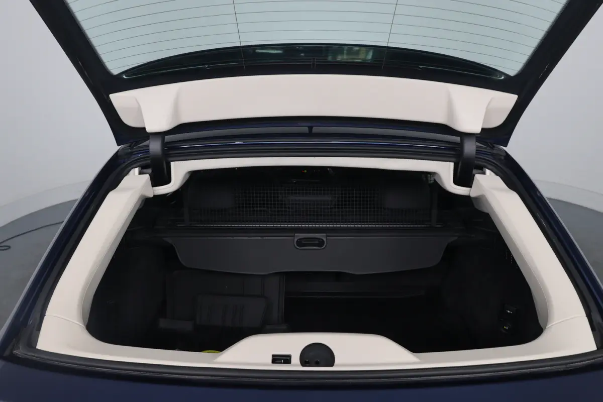 530e xDrive High Executive | Dealer Onderhouden | Elektr Stoel + Mem | Stoelventilatie | Trekhaak Elektrisch | Lederen bekleding | Comfort Stoelen | 360 Camera