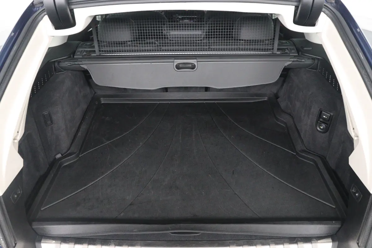 530e xDrive High Executive | Dealer Onderhouden | Elektr Stoel + Mem | Stoelventilatie | Trekhaak Elektrisch | Lederen bekleding | Comfort Stoelen | 360 Camera