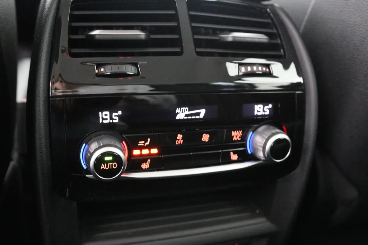 530e xDrive High Executive | Dealer Onderhouden | Elektr Stoel + Mem | Stoelventilatie | Trekhaak Elektrisch | Lederen bekleding | Comfort Stoelen | 360 Camera