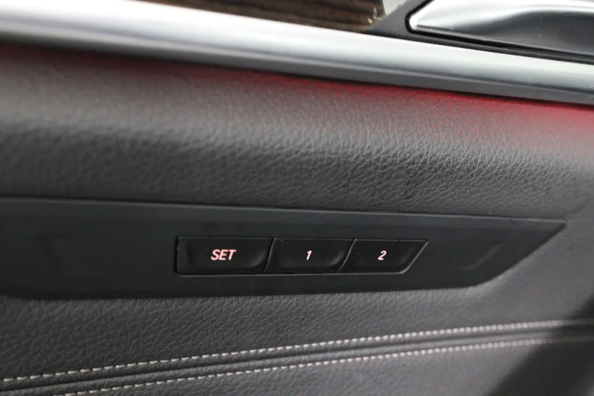 530e xDrive High Executive | Dealer Onderhouden | Elektr Stoel + Mem | Stoelventilatie | Trekhaak Elektrisch | Lederen bekleding | Comfort Stoelen | 360 Camera