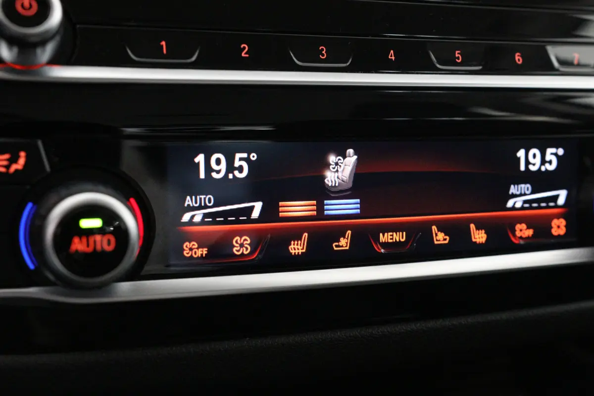530e xDrive High Executive | Dealer Onderhouden | Elektr Stoel + Mem | Stoelventilatie | Trekhaak Elektrisch | Lederen bekleding | Comfort Stoelen | 360 Camera