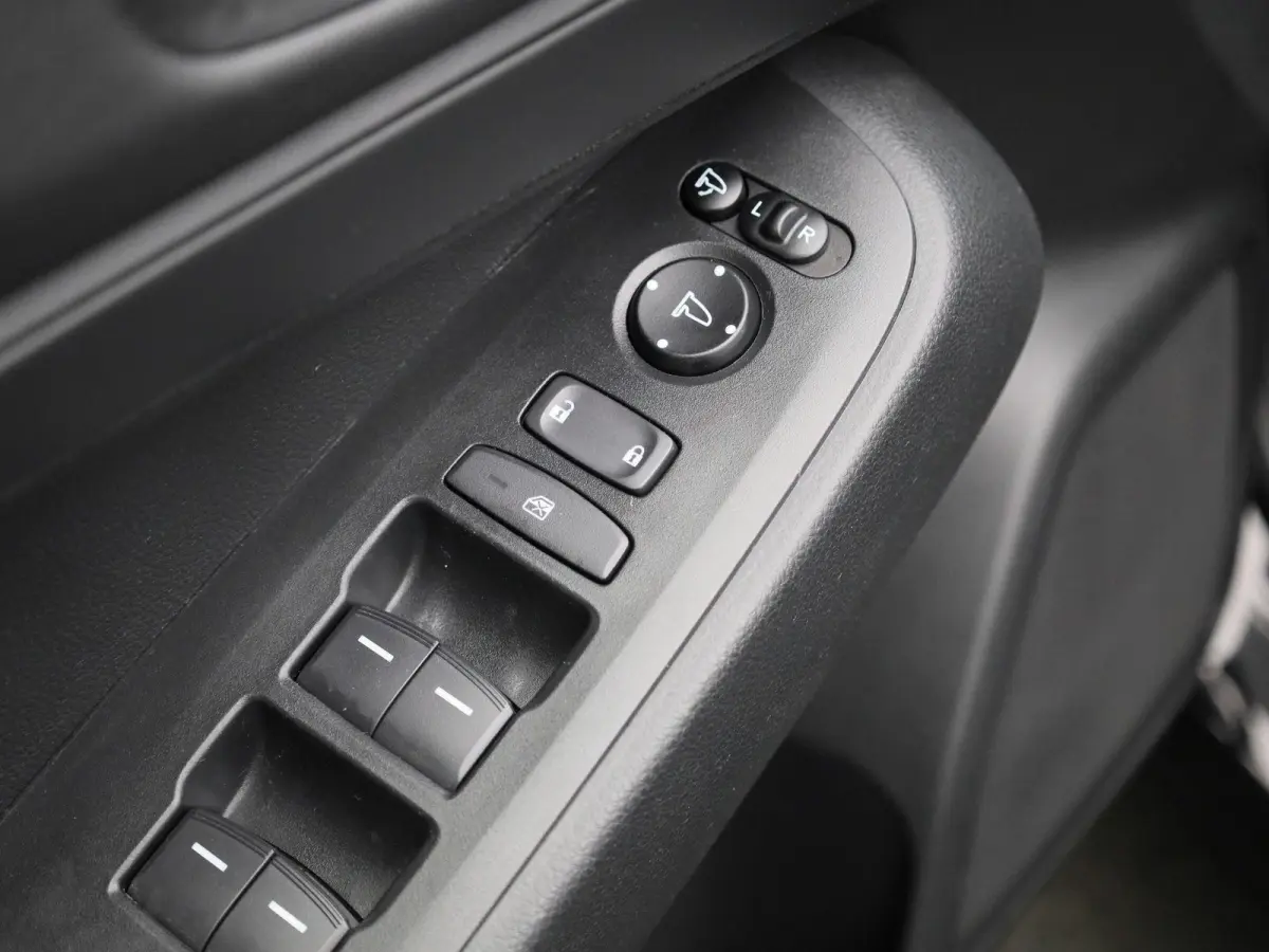 1.5 e:HEV Elegance | ACHTERUITRIJCAMERA | NAVIGATIE | BLUETOOTH | CRUISE CONTRL | LED VERLICHTING | LICHTMETALEN VELGEN | DAB RADIO | RIJSTROOKHULP | DIGITAL COCKPIT \