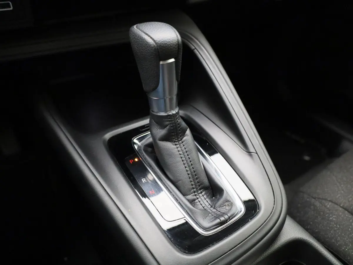 1.5 e:HEV Elegance | ACHTERUITRIJCAMERA | NAVIGATIE | BLUETOOTH | CRUISE CONTRL | LED VERLICHTING | LICHTMETALEN VELGEN | DAB RADIO | RIJSTROOKHULP | DIGITAL COCKPIT \