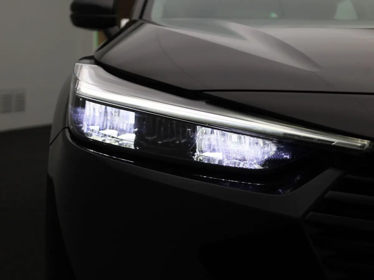 1.5 e:HEV Elegance | ACHTERUITRIJCAMERA | NAVIGATIE | BLUETOOTH | CRUISE CONTRL | LED VERLICHTING | LICHTMETALEN VELGEN | DAB RADIO | RIJSTROOKHULP | DIGITAL COCKPIT \