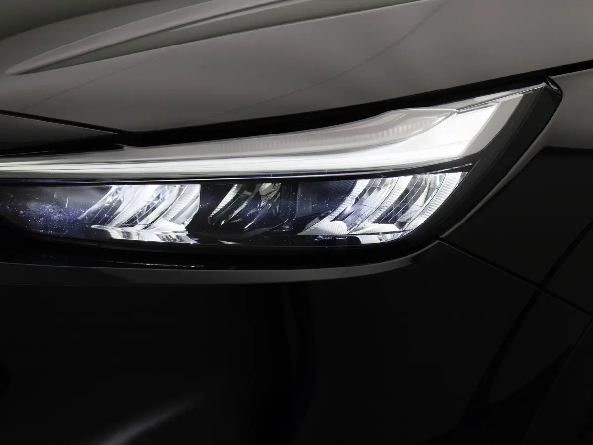 1.5 e:HEV Elegance | ACHTERUITRIJCAMERA | NAVIGATIE | BLUETOOTH | CRUISE CONTRL | LED VERLICHTING | LICHTMETALEN VELGEN | DAB RADIO | RIJSTROOKHULP | DIGITAL COCKPIT \