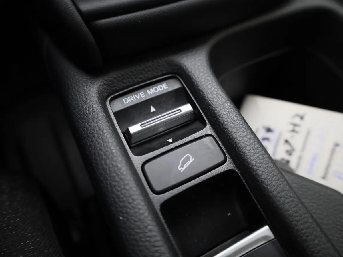 1.5 e:HEV Elegance | ACHTERUITRIJCAMERA | NAVIGATIE | BLUETOOTH | CRUISE CONTRL | LED VERLICHTING | LICHTMETALEN VELGEN | DAB RADIO | RIJSTROOKHULP | DIGITAL COCKPIT \