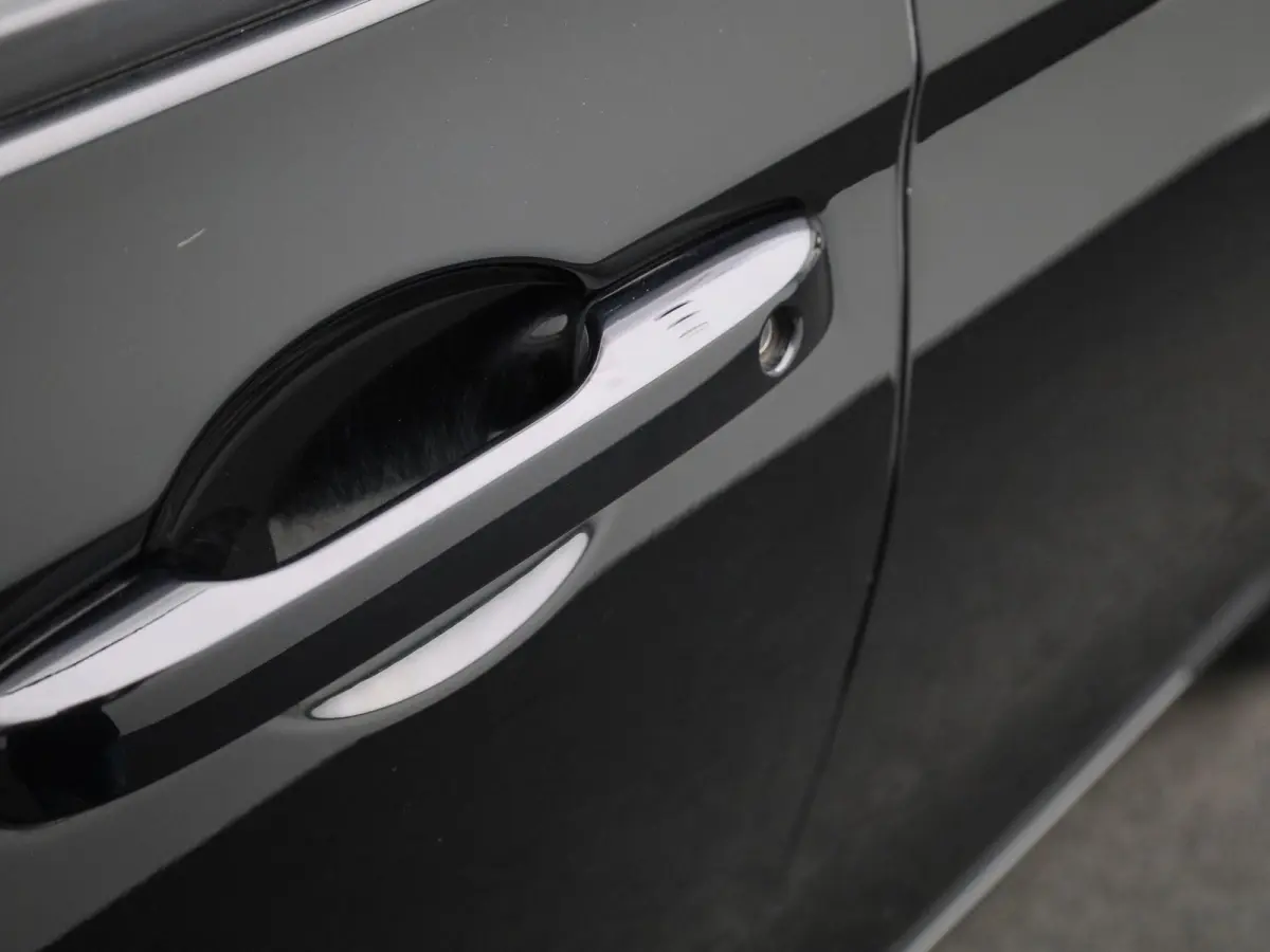 1.5 e:HEV Elegance | ACHTERUITRIJCAMERA | NAVIGATIE | BLUETOOTH | CRUISE CONTRL | LED VERLICHTING | LICHTMETALEN VELGEN | DAB RADIO | RIJSTROOKHULP | DIGITAL COCKPIT \