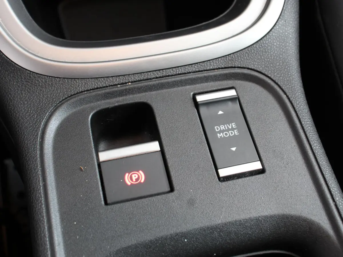 1.2 e-Hybrid Altitude Automaat Climate control Adaptieve cruise control Led Achteruitrijcamera Parkeersensoren achter Lichtmetalen velgen Apple Carplay/ Android Auto