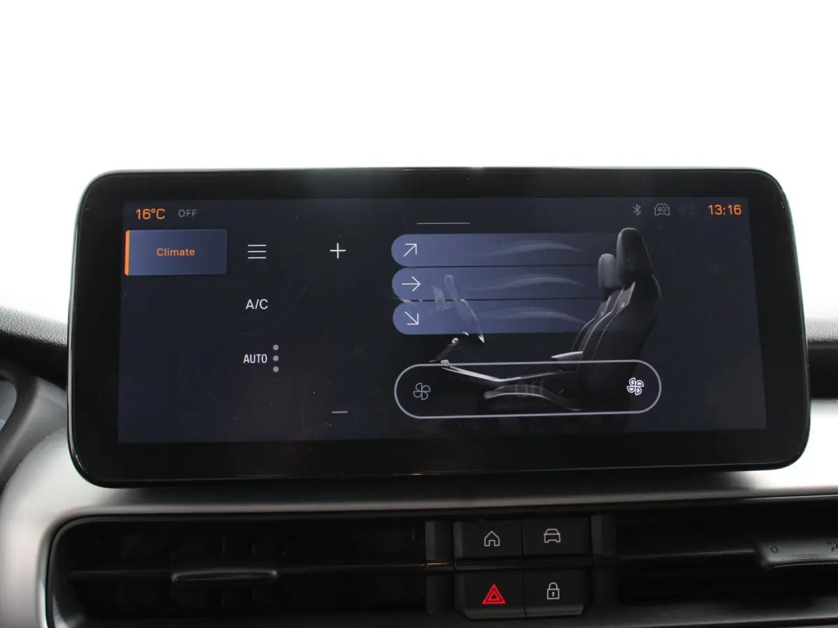 1.2 e-Hybrid Altitude Automaat Climate control Adaptieve cruise control Led Achteruitrijcamera Parkeersensoren achter Lichtmetalen velgen Apple Carplay/ Android Auto